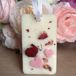 Suspension parfumée Rectangle décorée de cœurs et de fleurs séchées