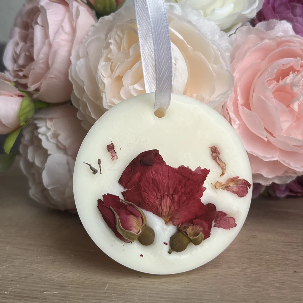 Suspension parfumée avec fleurs séchées